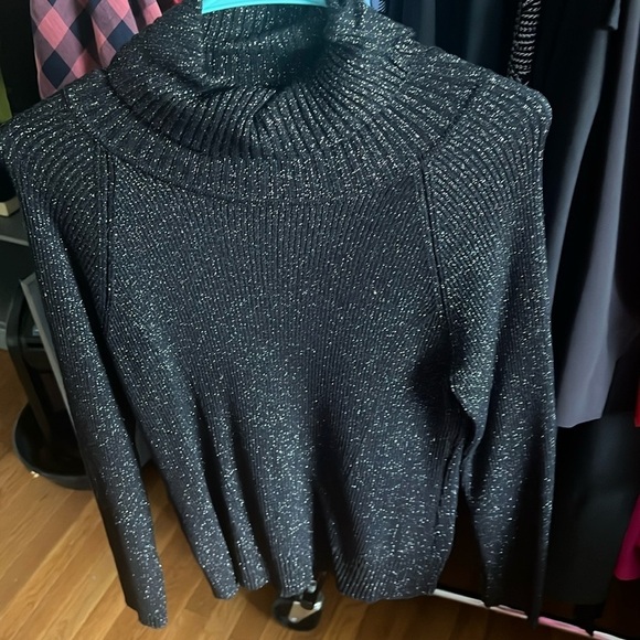 LIVE SHOW CLOSET CLEAR OUT - Picture 6 of 16